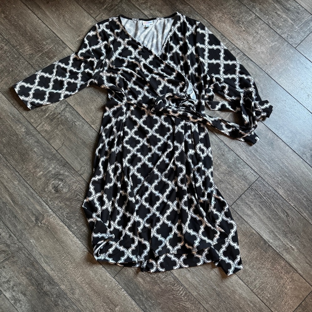 LuLaRoe Michelle Wrap Dress Black and White Print size 2XL